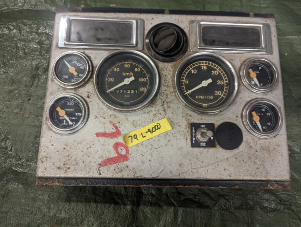 79 L-8000 Instrument Cluster